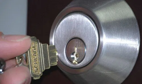 Royal Locksmith Store West Palm Beach, FL 561-223-4934 - key-broke-in-lock